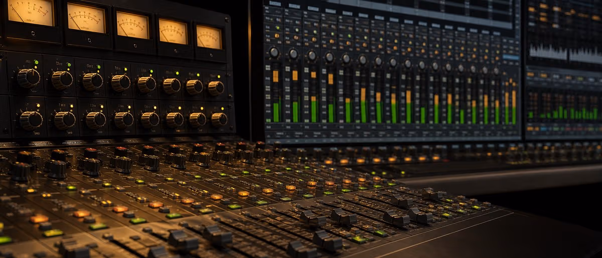 Gain Staging explicado: Como ajustar níveis para mixes limpos 2026
